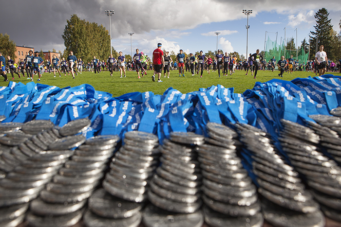 Lämmittelyä juoksua varten Aalto-kympissä 2015, © Lasse Lecklin